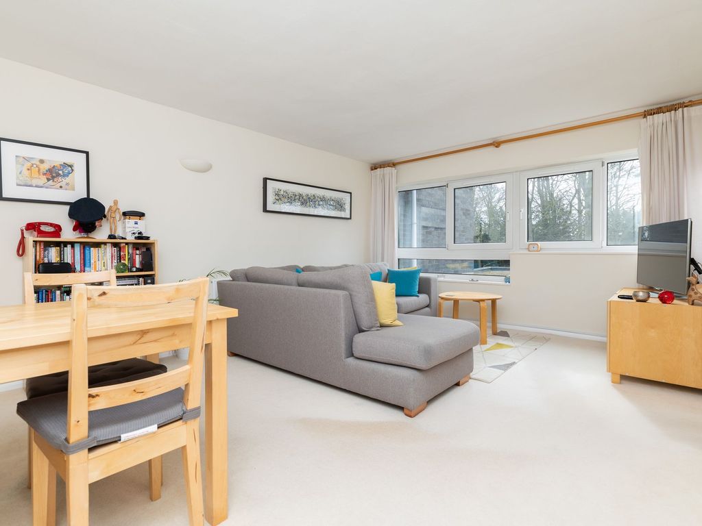 2 bed flat for sale in Pirton Road, Hitchin SG5, £270,000