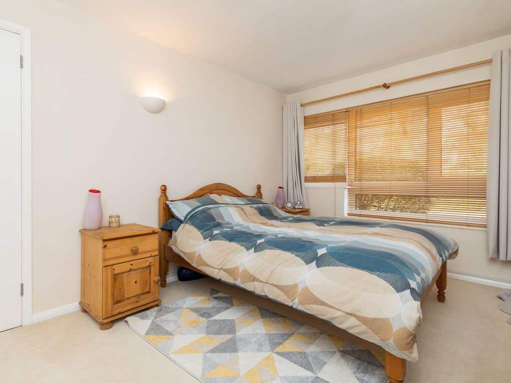 2 bed flat for sale in Pirton Road, Hitchin SG5, £270,000