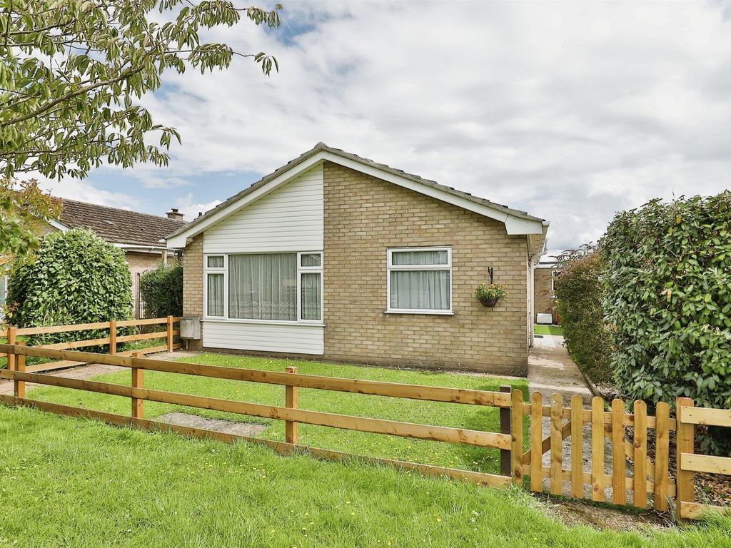 2 bed detached bungalow for sale in Priory Road, Watton, Thetford IP25, £230,000