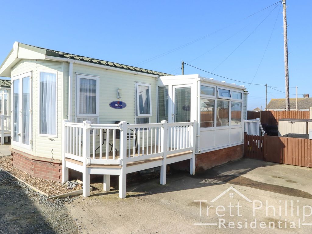 2 bed mobile/park home for sale in Coast Road, Walcott, Norwich, Norfolk NR12, £125,000