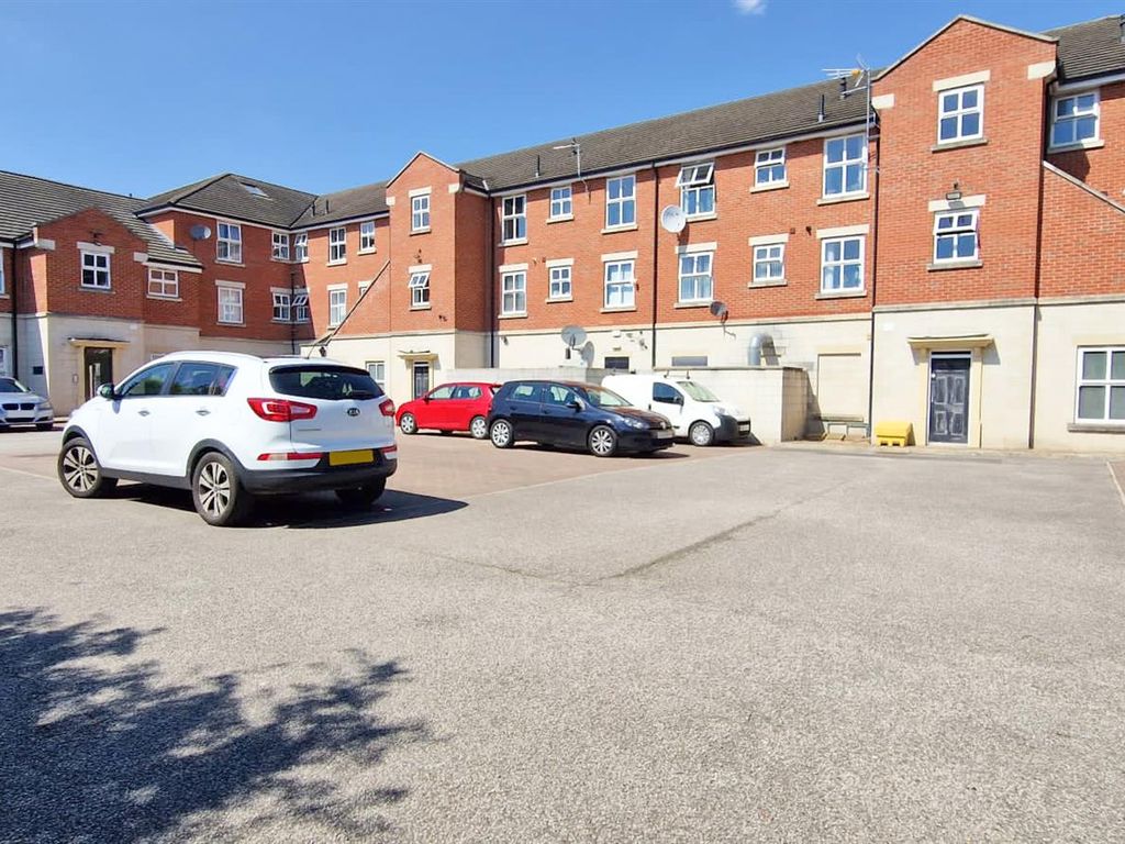 2 bed flat for sale in Ings Lane, Skellow, Doncaster DN6, £74,995