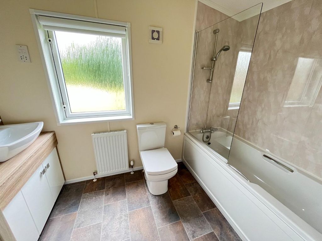 2 bed mobile/park home for sale in Stockton Road, South Kilvington, Thirsk YO7, £99,500