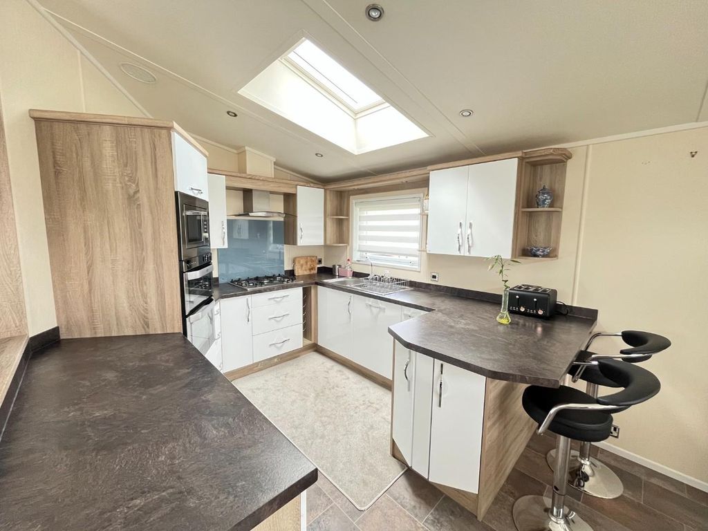 2 bed mobile/park home for sale in Stockton Road, South Kilvington, Thirsk YO7, £99,500