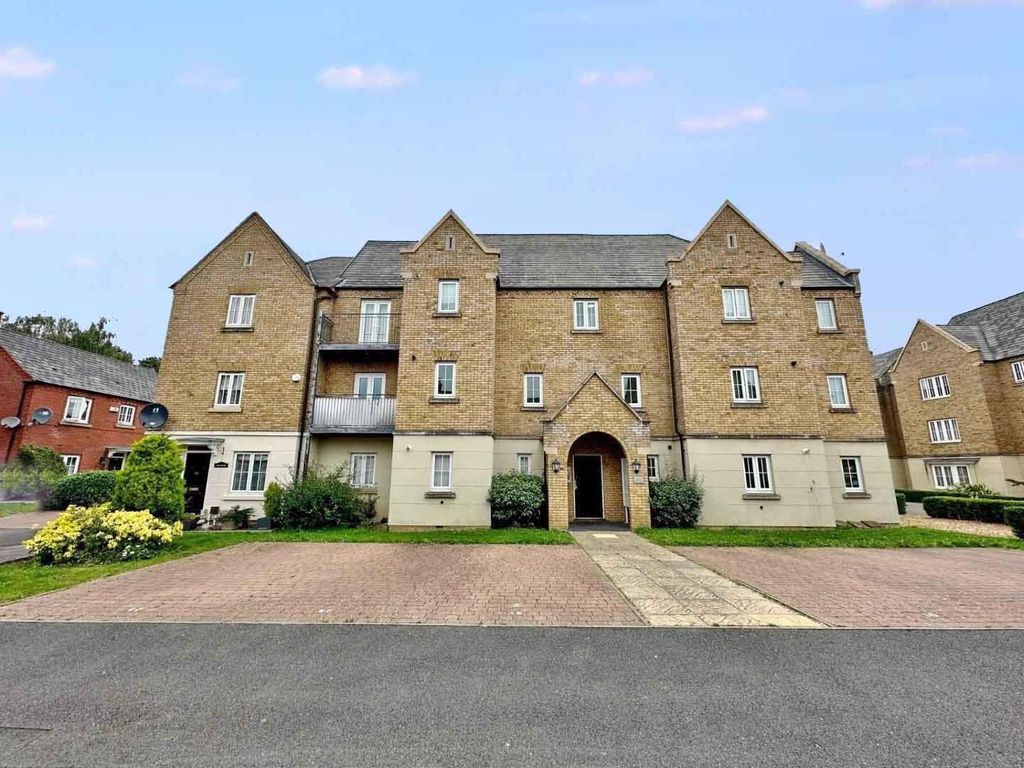 2 bed flat for sale in Nightingale Gardens, Rugby CV23, £135,000