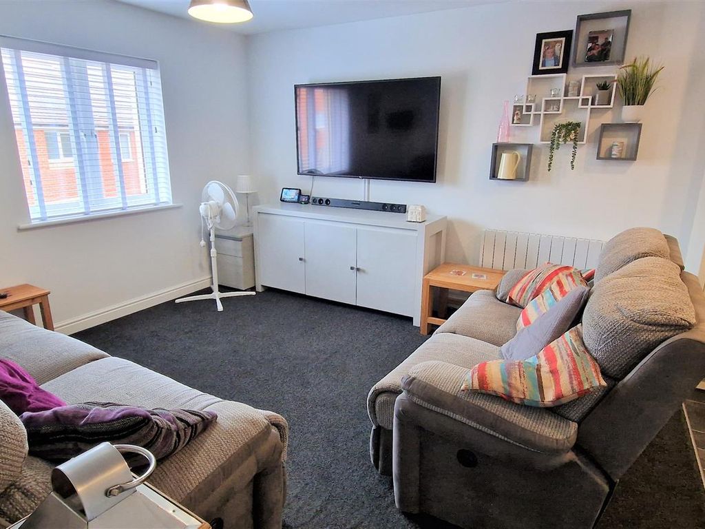 2 bed flat for sale in Arrow Drive, Hailsham BN27, £235,000