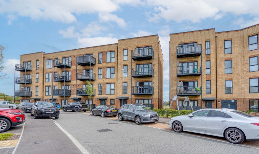 1 bed flat for sale in Devonshire Close, Grays RM20, £230,000