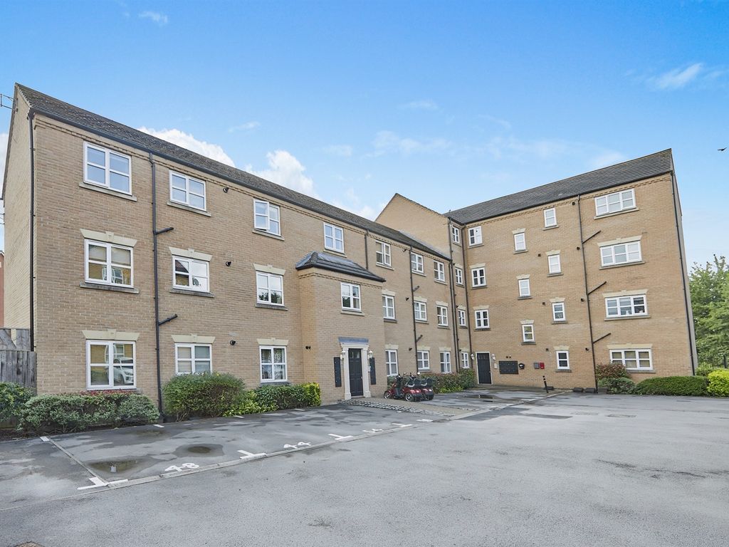 2 bed flat for sale in Coral Close, Derby DE24, £125,000