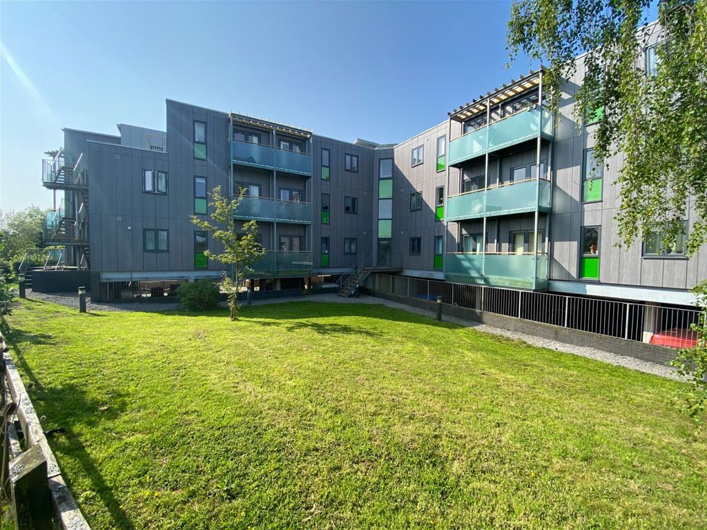 1 bed flat for sale in West Golds Way, Newton Abbot TQ12, £65,000