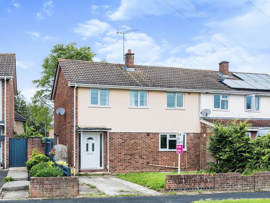 3 bed semi-detached house for sale in Cranmore Avenue, Swindon SN3, £250,000