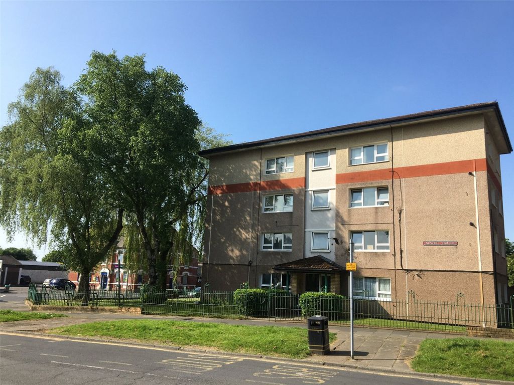 1 bed flat for sale in Nowell Road, Middleton, Manchester, Greater Manchester M24, £80,000