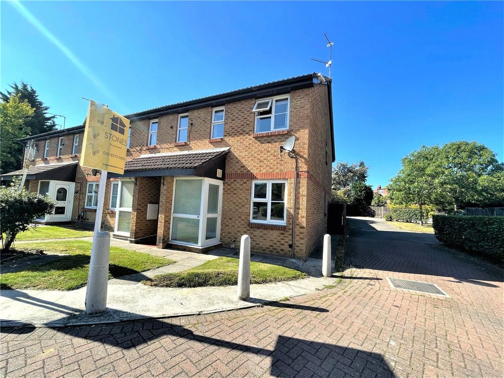 1 bed flat for sale in Abbottswood Way, Hayes, Greater London UB3, £235,000