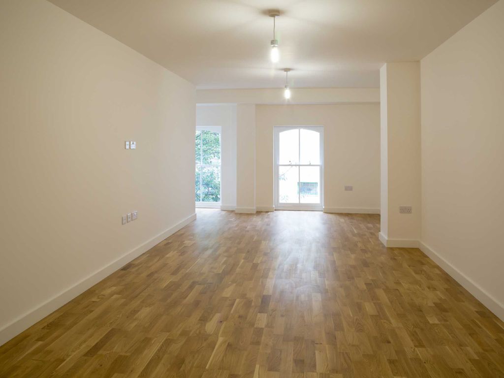 2 bed flat for sale in Broadmead, Bristol BS1, £250,000