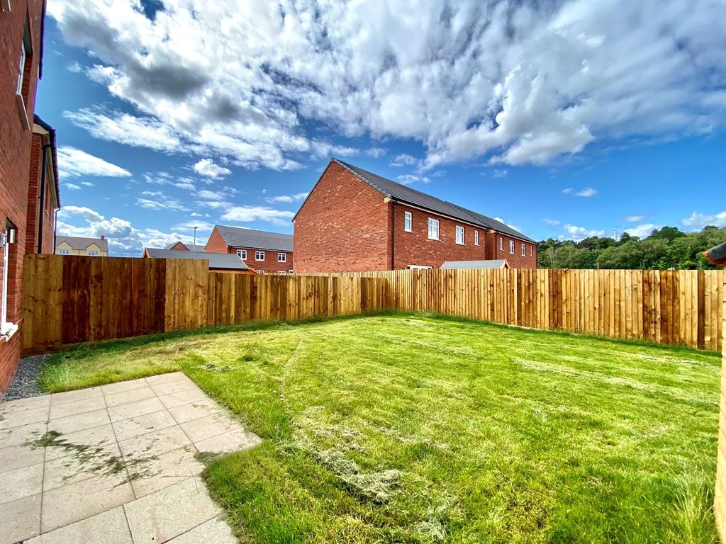 3 bed detached house for sale in Walker Point Way, Newport NP20, £132,500