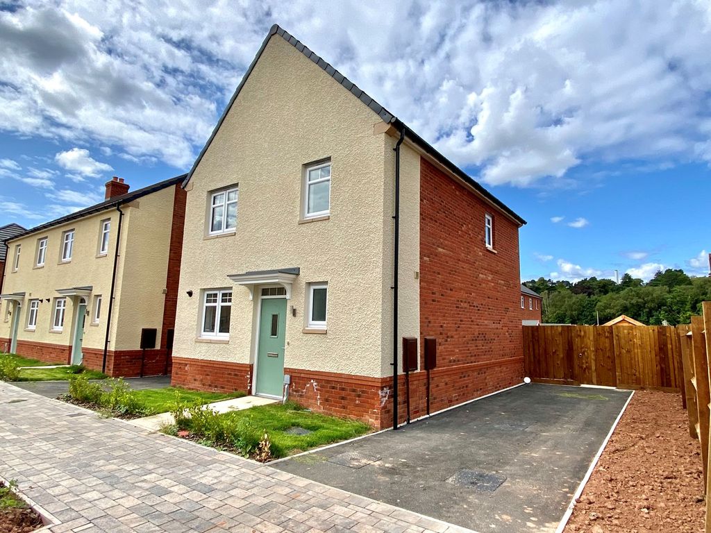 3 bed detached house for sale in Walker Point Way, Newport NP20, £132,500