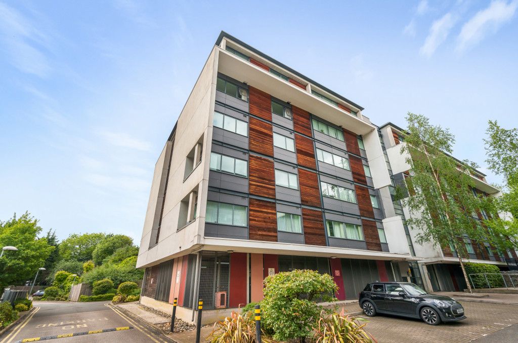 2 bed flat for sale in Broadway, Salford, Greater Manchester M50, £155,000