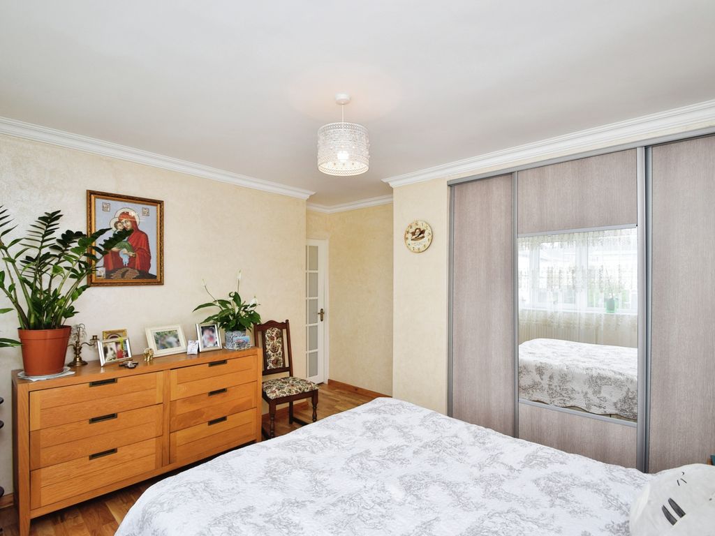 3 bed end terrace house for sale in Ynyslas, Llwynhendy, Llanelli, Carmarthenshire SA14, £180,000