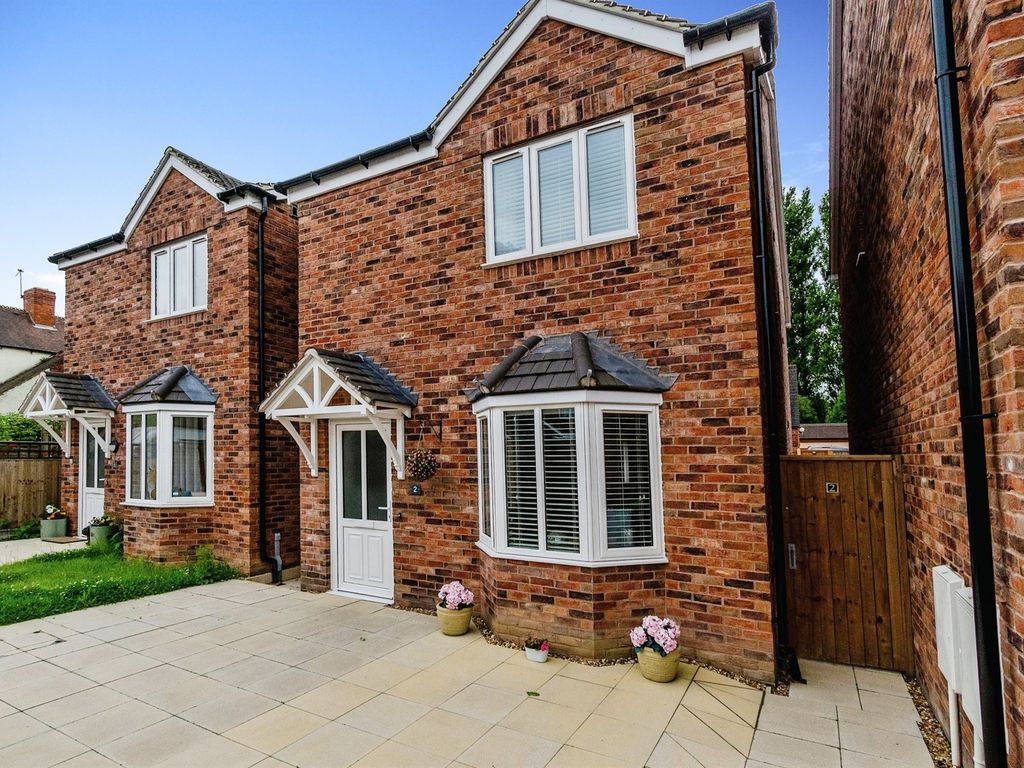3 bed detached house for sale in Enstone Close, Heath Hayes, Cannock WS12, £280,000