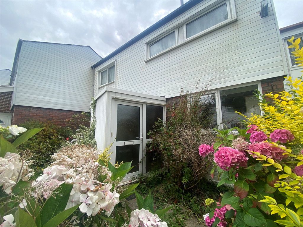3 bed terraced house for sale in Bracklesham Close, Farnborough, Hampshire GU14, £300,000