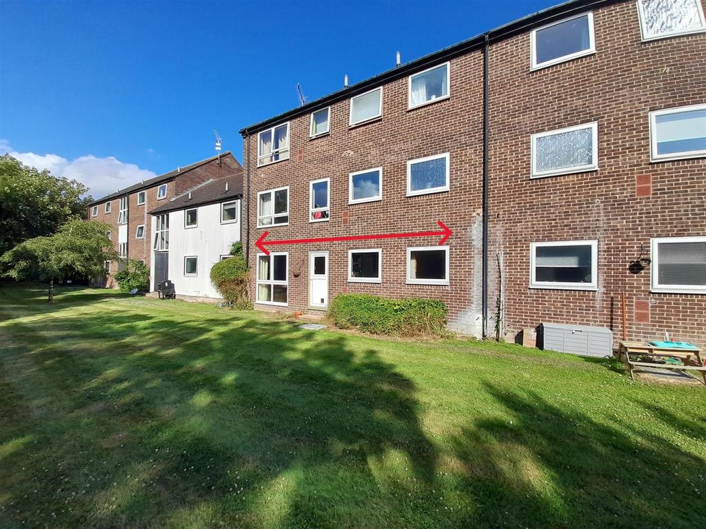 2 bed flat for sale in Dial Close, Barnham, Bognor Regis PO22, £220,000