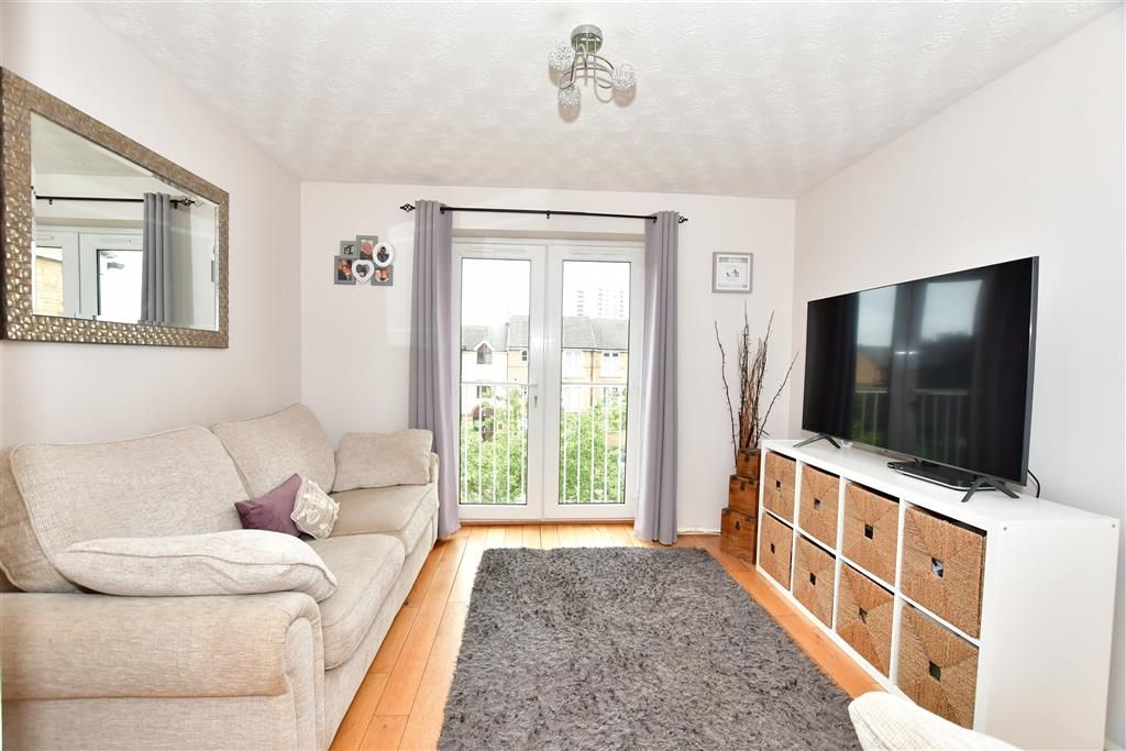 2 bed flat for sale in Beaufort Close, London E4, £290,000