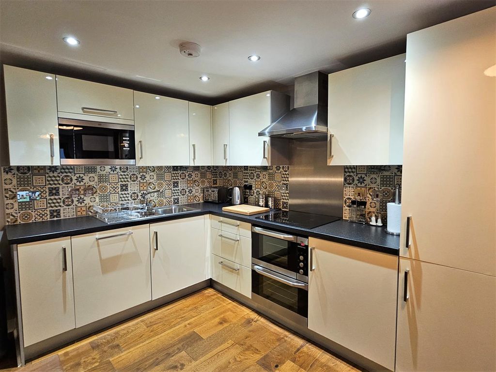 2 bed flat for sale in Station Road, Fowey PL23, £225,000