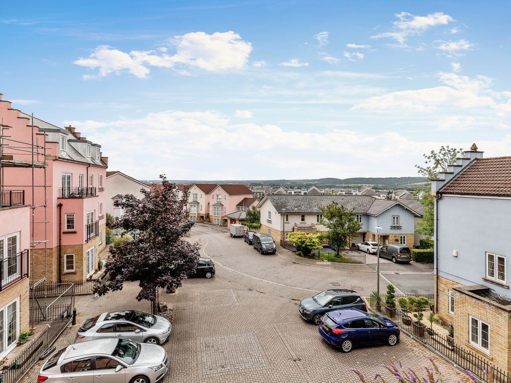 2 bed flat for sale in Sally Hill, Bristol BS20, £260,000