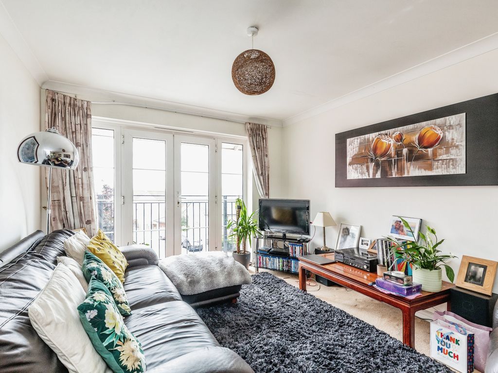2 bed flat for sale in Sally Hill, Bristol BS20, £260,000