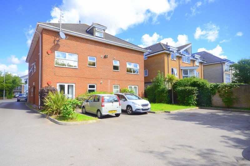 2 bed flat for sale in Richmond Park Road, Bournemouth BH8, £220,000