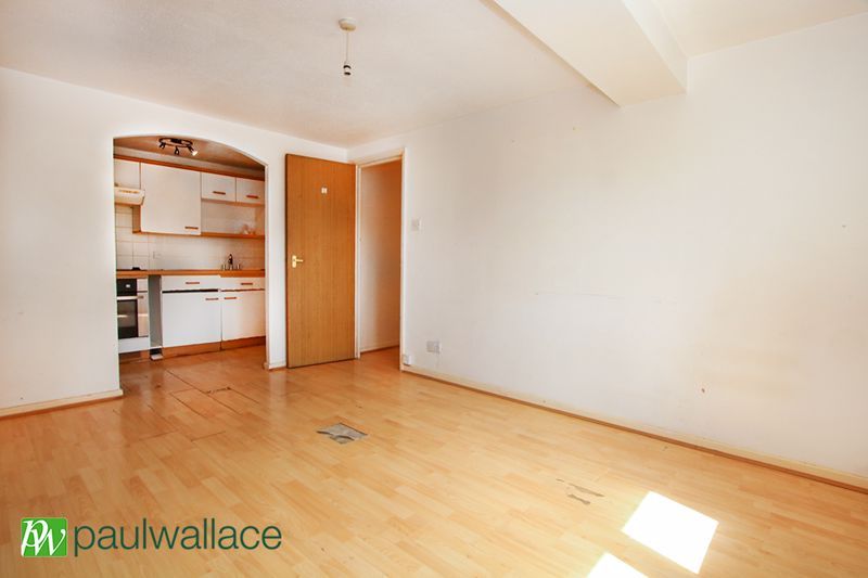 2 bed flat for sale in Eleanor Way, Waltham Cross EN8, £215,000