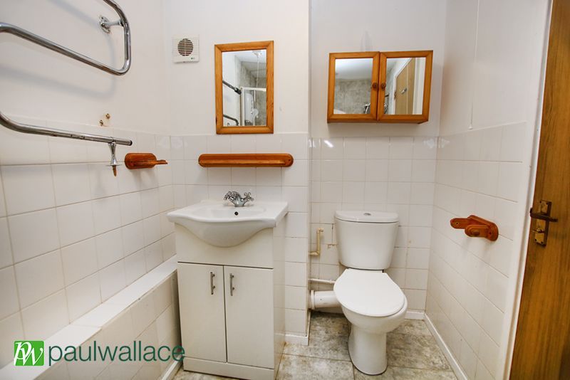 2 bed flat for sale in Eleanor Way, Waltham Cross EN8, £215,000