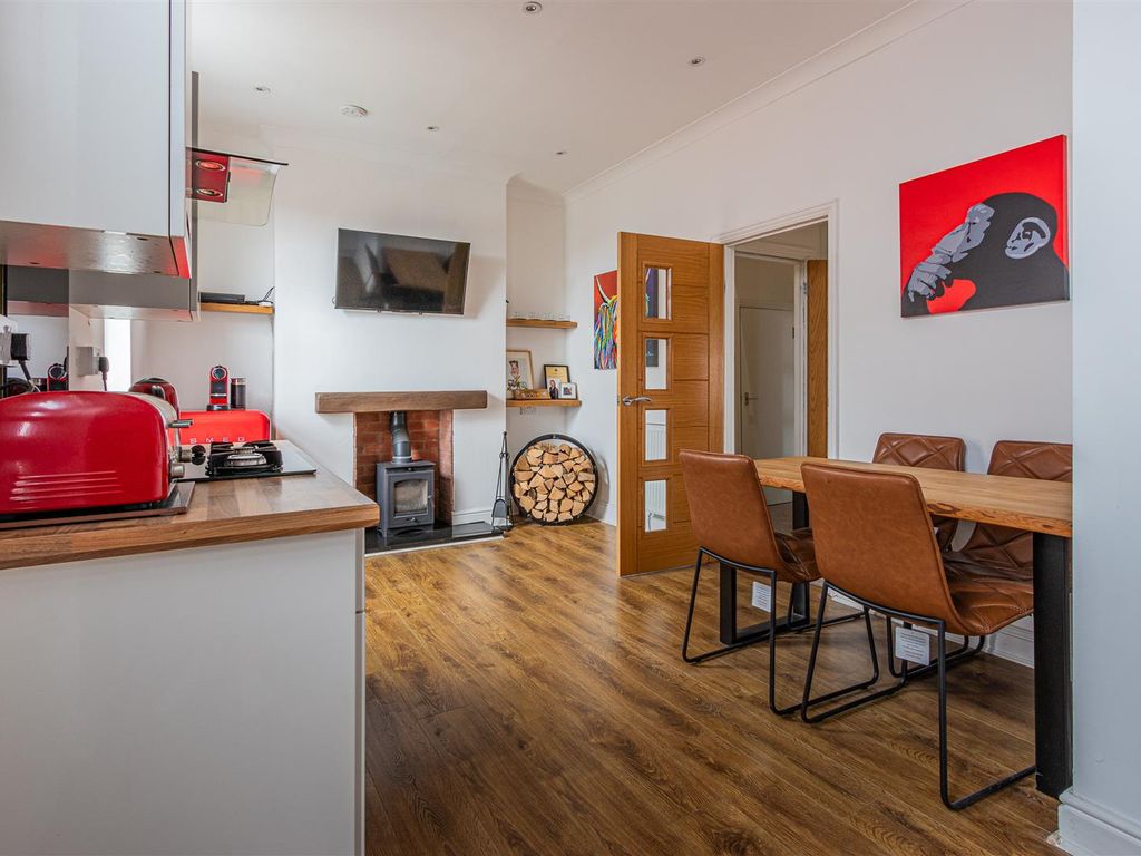 3 bed flat for sale in Amesbury Road, Penylan, Cardiff CF23, £280,000