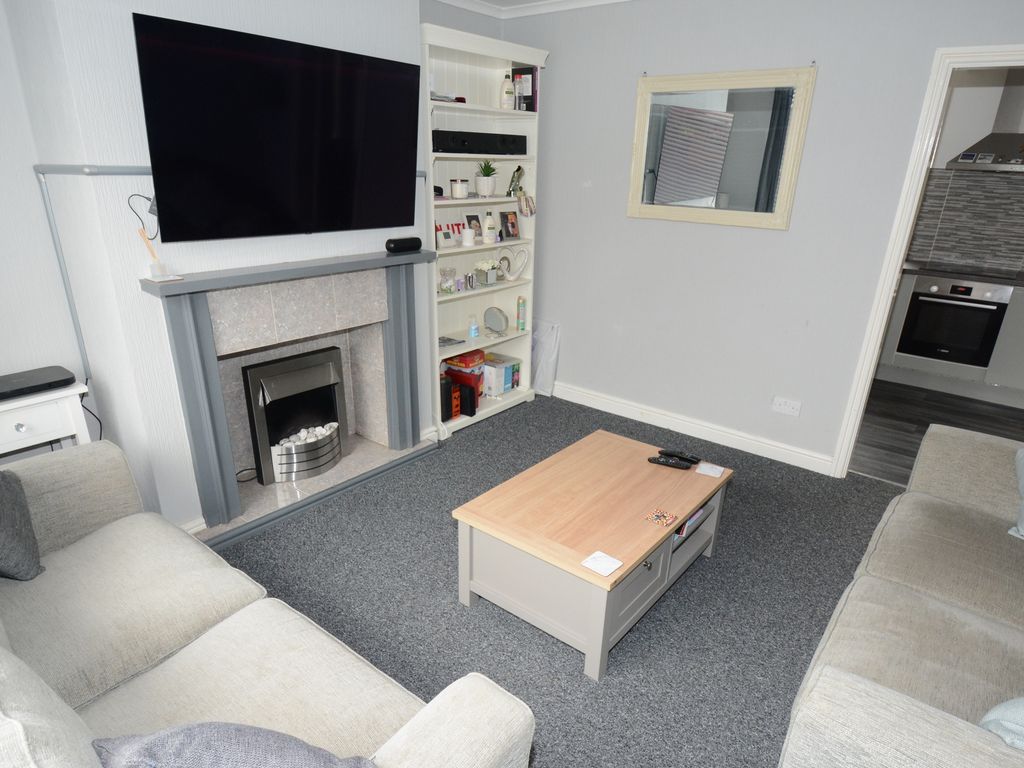 2 bed flat for sale in Shrewsbury Road, Droylsden M43, £170,000