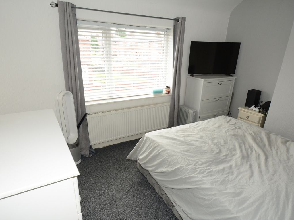 2 bed flat for sale in Shrewsbury Road, Droylsden M43, £170,000