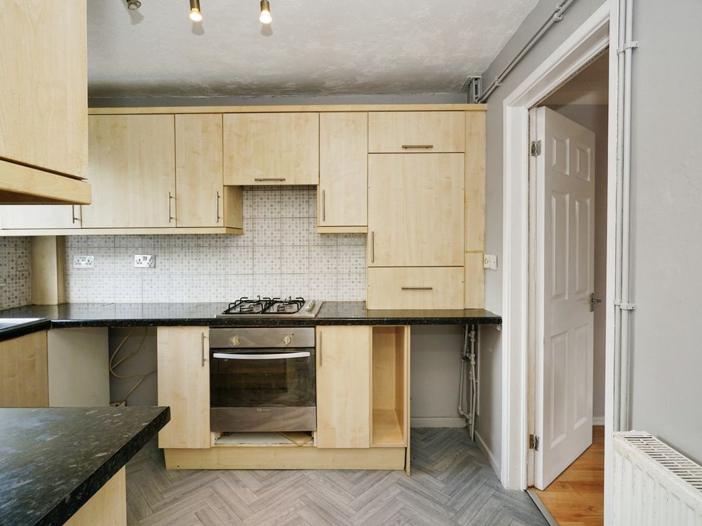 2 bed terraced house for sale in Kempton Avenue, Sale M33, £230,000