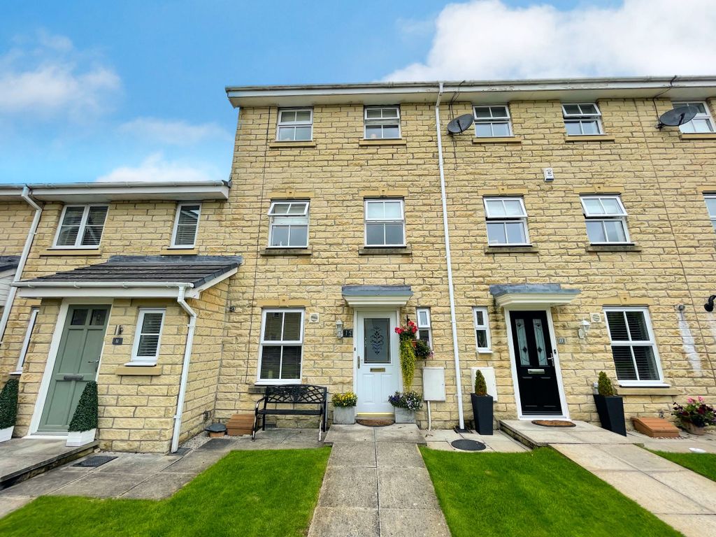 4 bed terraced house for sale in Broadstone Court, Lancaster LA1, £315,000