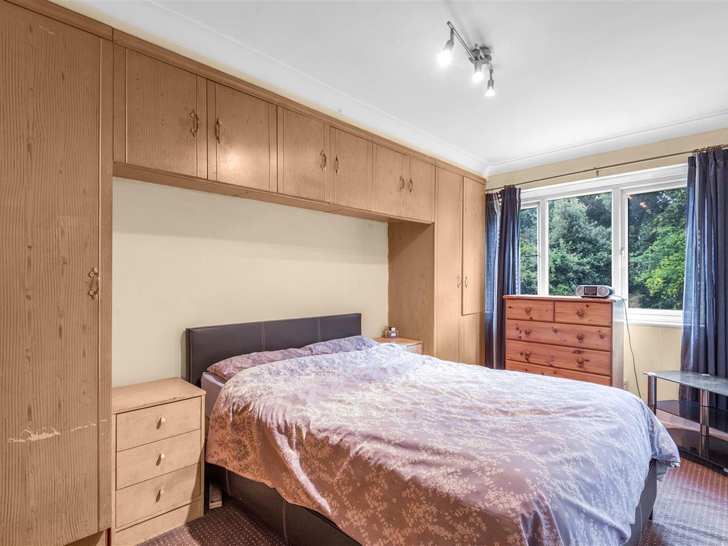 2 bed flat for sale in Brook Crescent, Cippenham, Slough SL1, £224,950