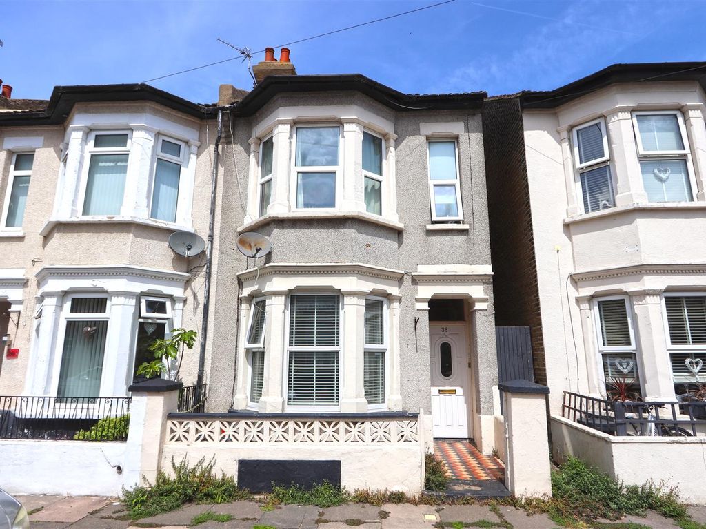 1 bed flat for sale in Burnaby Road, Southend-On-Sea SS1, £140,000