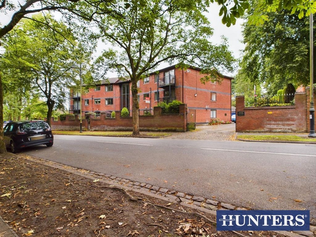 2 bed flat for sale in Queens Court, Queens Park Avenue, Stoke-On-Trent ST3, £139,500