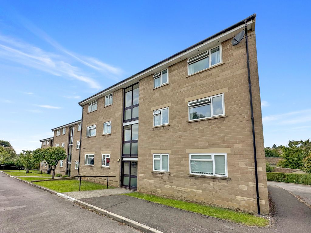 2 bed flat for sale in Springfield, Bradford-On-Avon BA15, £275,000