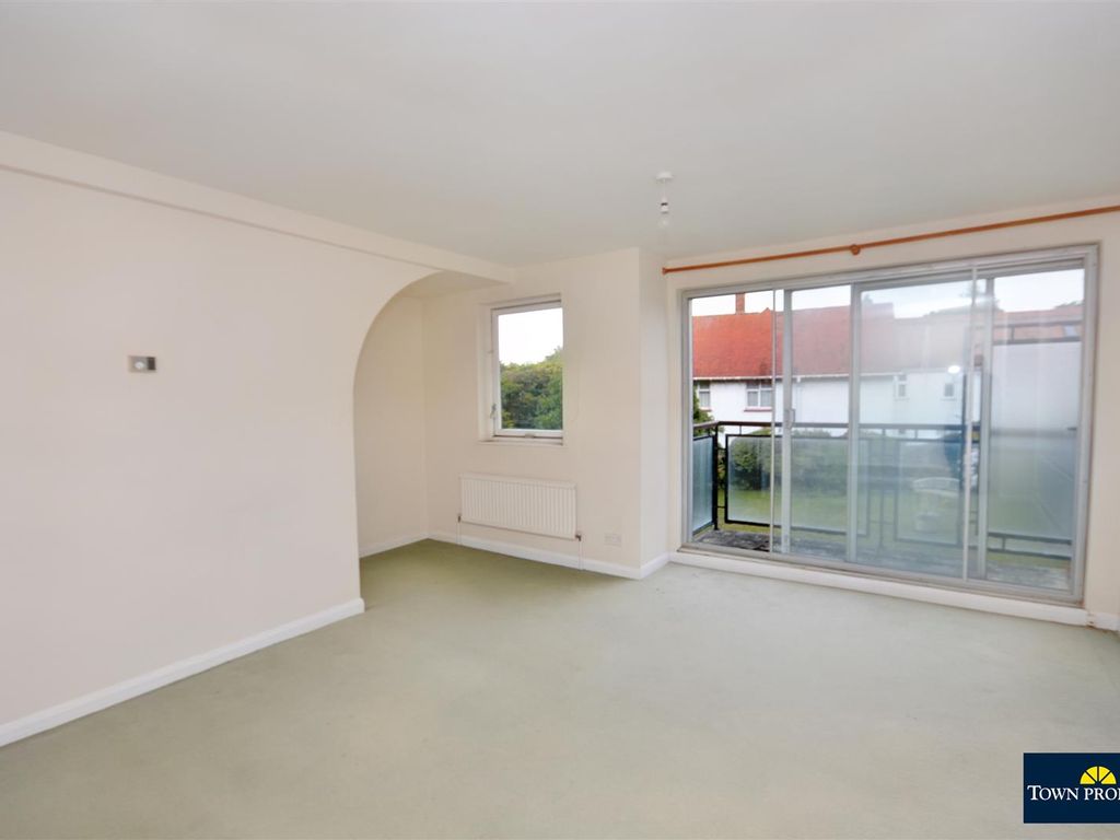 2 bed flat for sale in Meads Road, Eastbourne BN20, £220,000