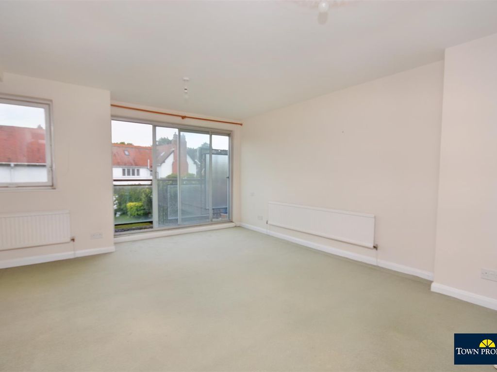 2 bed flat for sale in Meads Road, Eastbourne BN20, £220,000