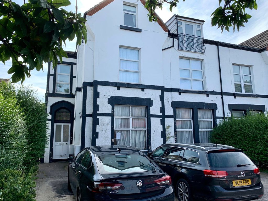 2 bed flat for sale in Banks Road, West Kirby, Wirral, Merseyside CH48, £155,000