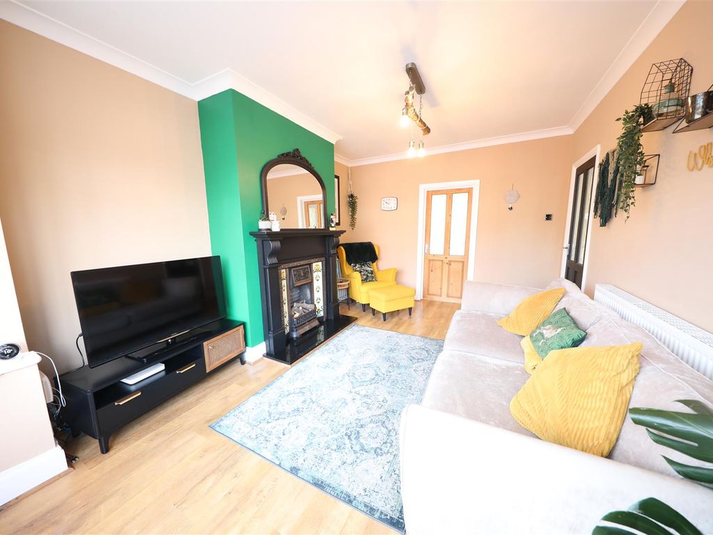 3 bed detached house for sale in Parkstone Road, Hull HU6, £200,000