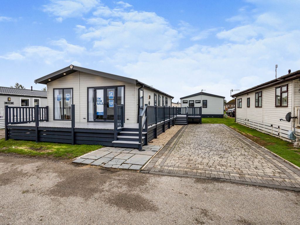 Mobile/park home for sale in Lakeside Holiday Park, Vinnetrow Road, Chichester PO20, £210,000