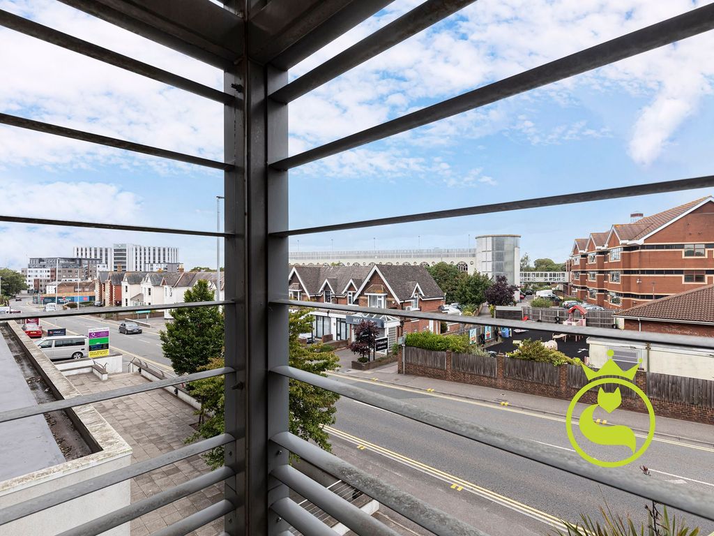 2 bed flat for sale in Parkstone Road, Poole BH15, £240,000