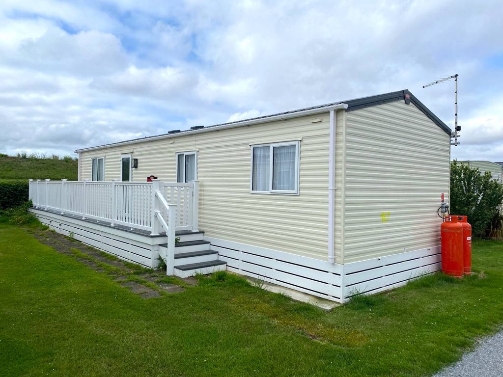 2 bed mobile/park home for sale in Rice And Cole Ltd Sea End Boathouse, Essex CM0, £85,000