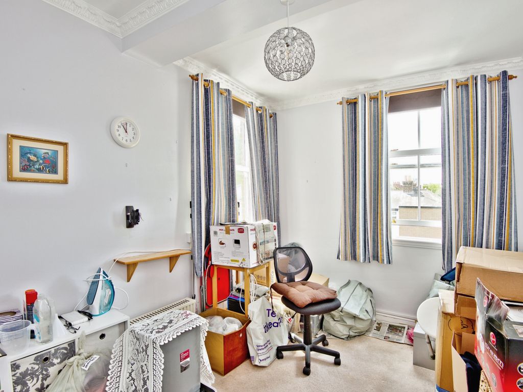 2 bed flat for sale in Cambridge Court, Cambridge Road, Southend-On-Sea, Essex SS1, £185,000