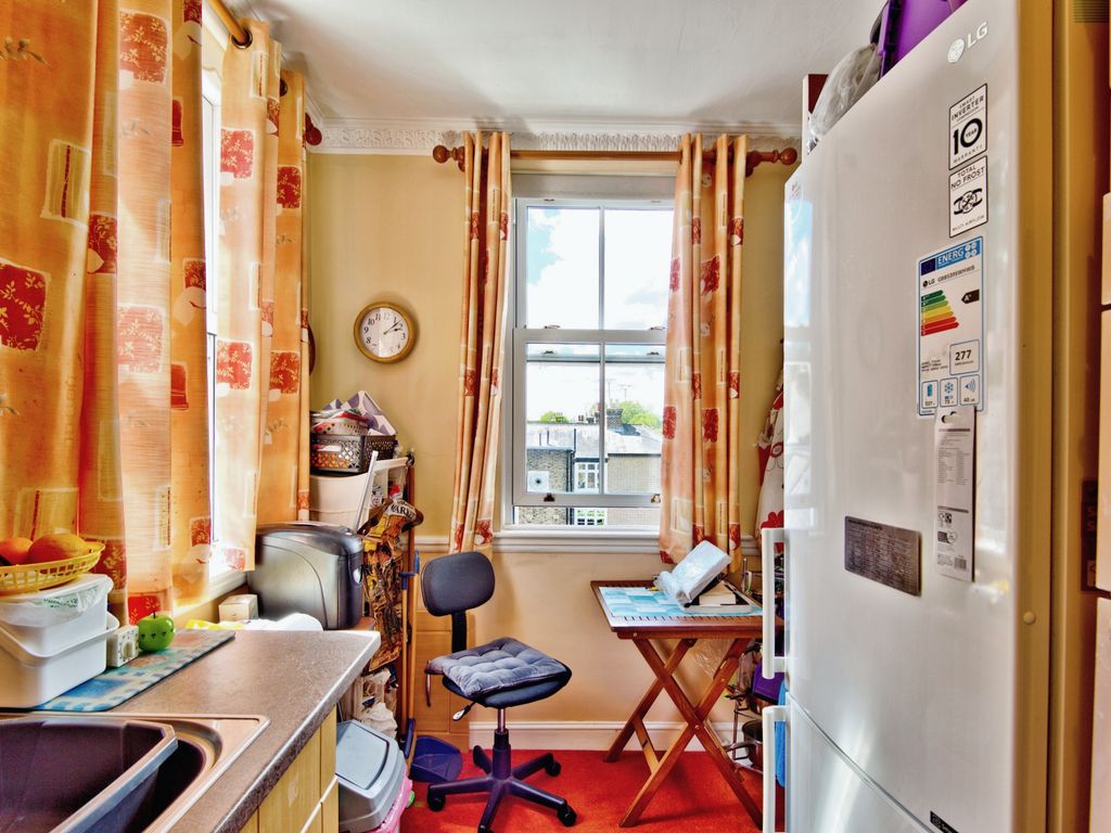 2 bed flat for sale in Cambridge Court, Cambridge Road, Southend-On-Sea, Essex SS1, £185,000