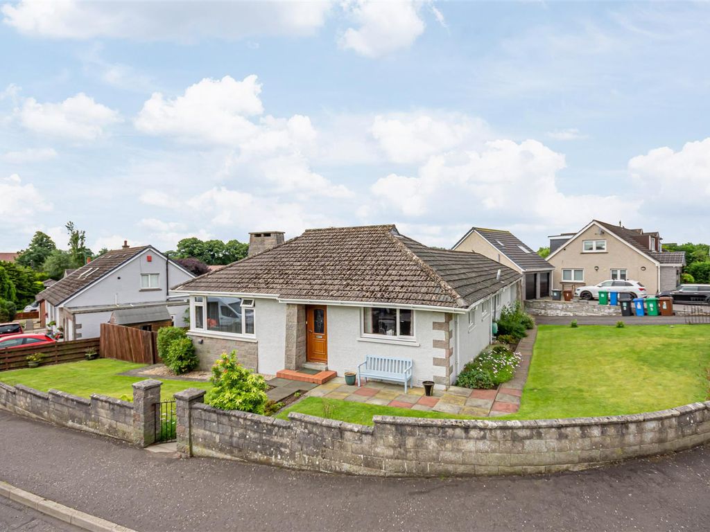 3 bed bungalow for sale in 5 Knowehead Road, Crossford KY12, £320,000