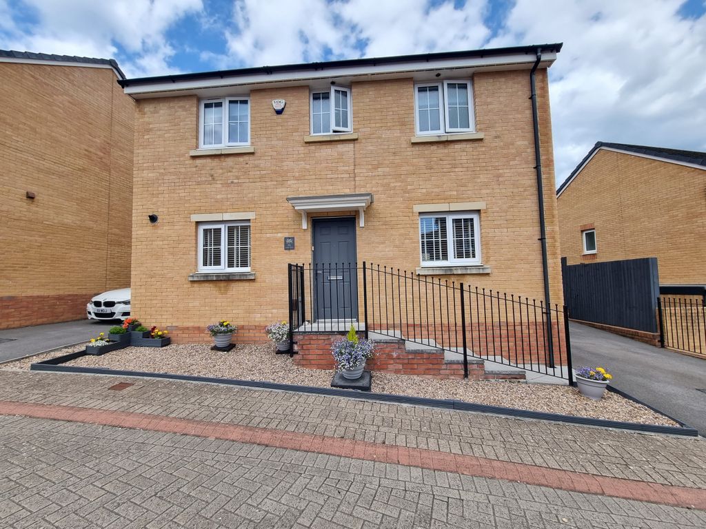 3 bed detached house for sale in White Farm, Barry CF62, £320,000